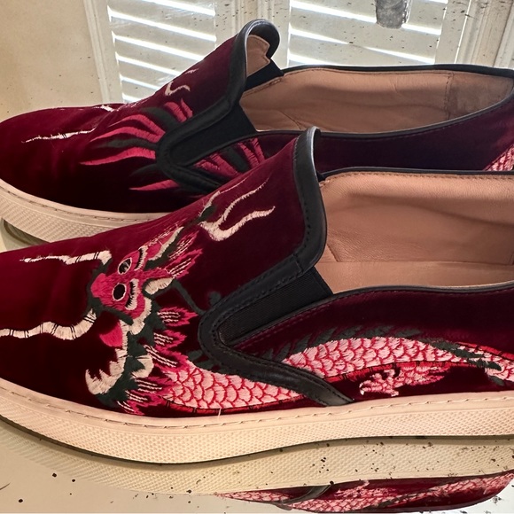 GUCCI Velvet Burgundy Dragon Slip-Ons - Picture 5 of 15